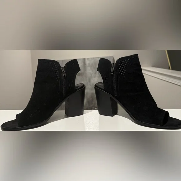 STEVE MADDEN Black Suede Perforated Ankle Boots w/ 4” Block Heel - Size 8-1/2 - Picture 10 of 13